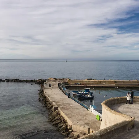 Alojamento de Acomodação e Pequeno-almoço La Riviera 3*