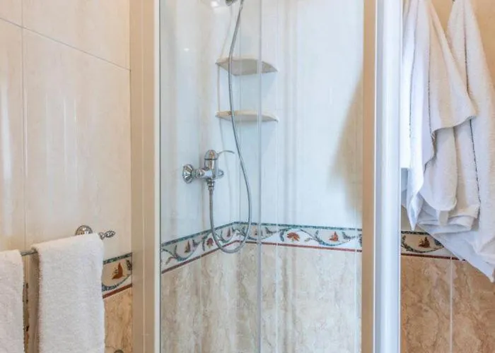 فندق مبيت وإفطار La Riviera 3*