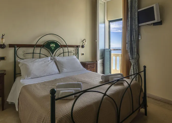 فندق مبيت وإفطار La Riviera 3*